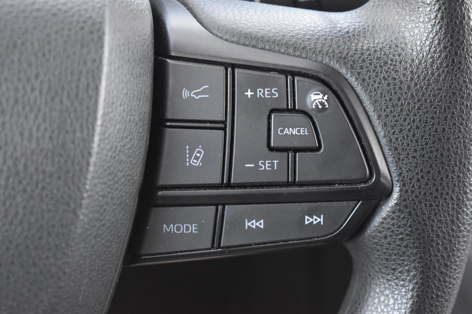 Used 2024 Toyota Sienna LE image 9