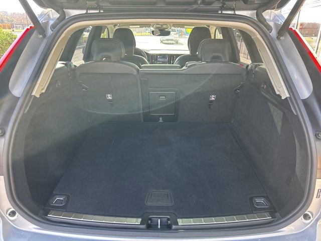 Certified 2025 Volvo XC60 B5 Plus image 11