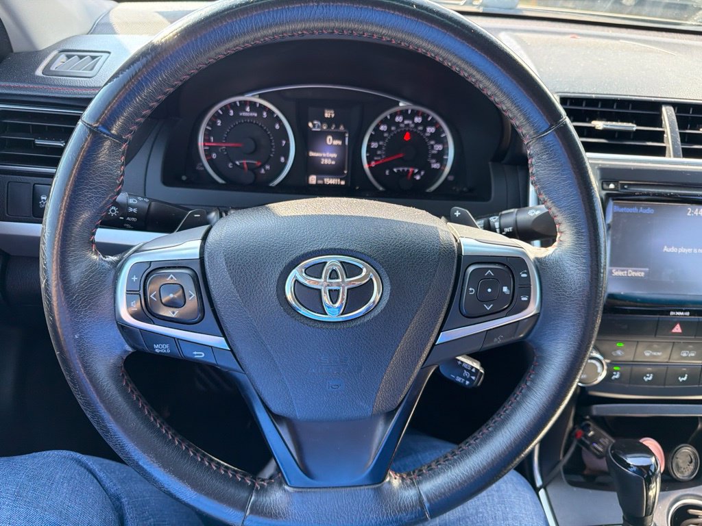 Used 2017 Toyota Camry SE w/ Moonroof Package FWD image 3