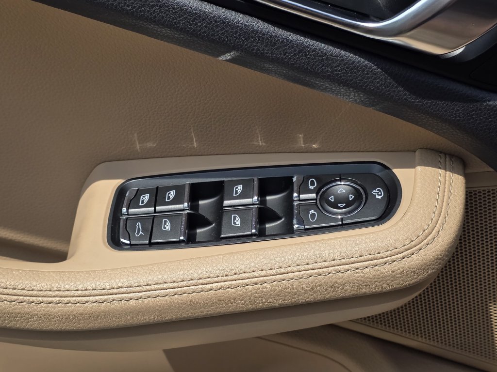 Certified 2024 Porsche Macan Turbo AWD/4WD image 27