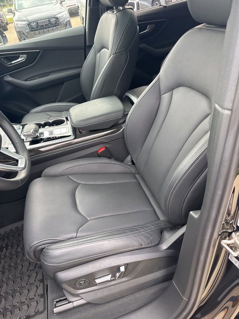 Used 2025 Audi Q7 3.0T Prestige w/ Prestige Package AWD/4WD image 12