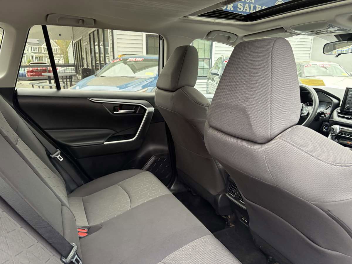 Used 2021 Toyota RAV4 XLE w/ Convenience Package AWD/4WD image 24