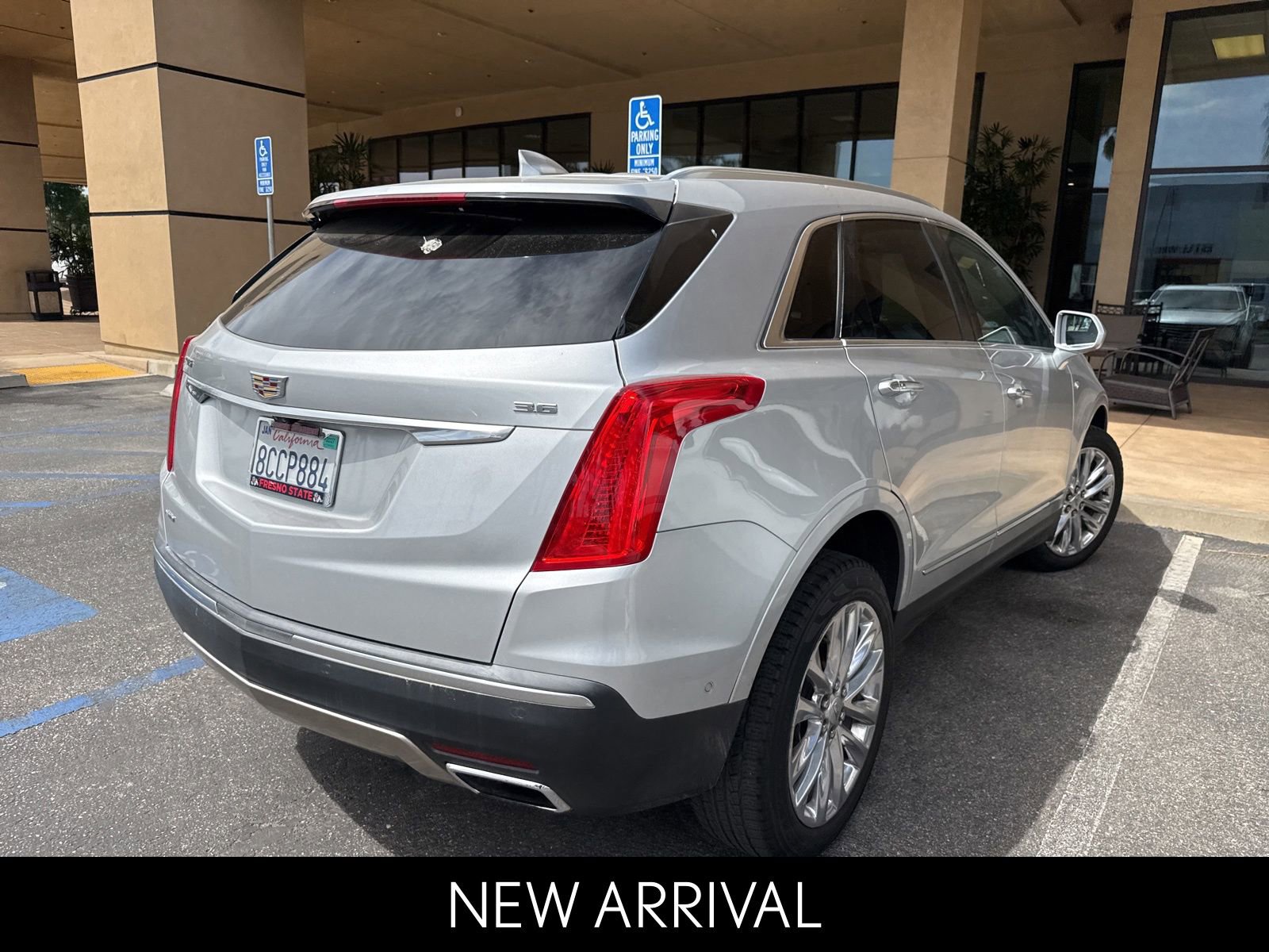 Used 2018 Cadillac XT5 Platinum w/ Driver Assist Package AWD/4WD image 3
