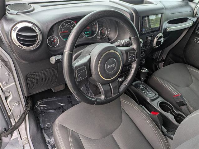 Used 2016 Jeep Wrangler Unlimited Sahara image 10