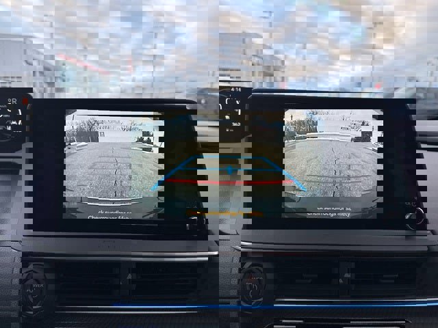 Used 2025 Toyota Prius XLE image 29