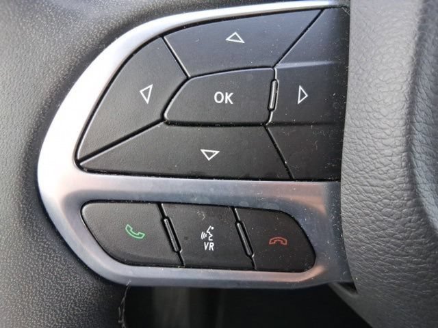 Used 2023 Chrysler Voyager LX FWD image 17