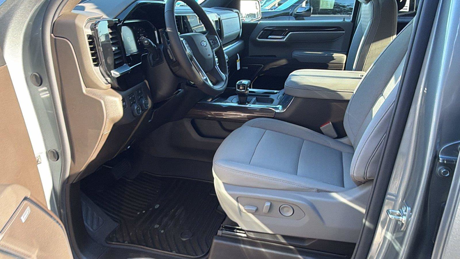 New 2026 Chevrolet Silverado 1500 RST w/ Convenience Package II AWD/4WD image 16