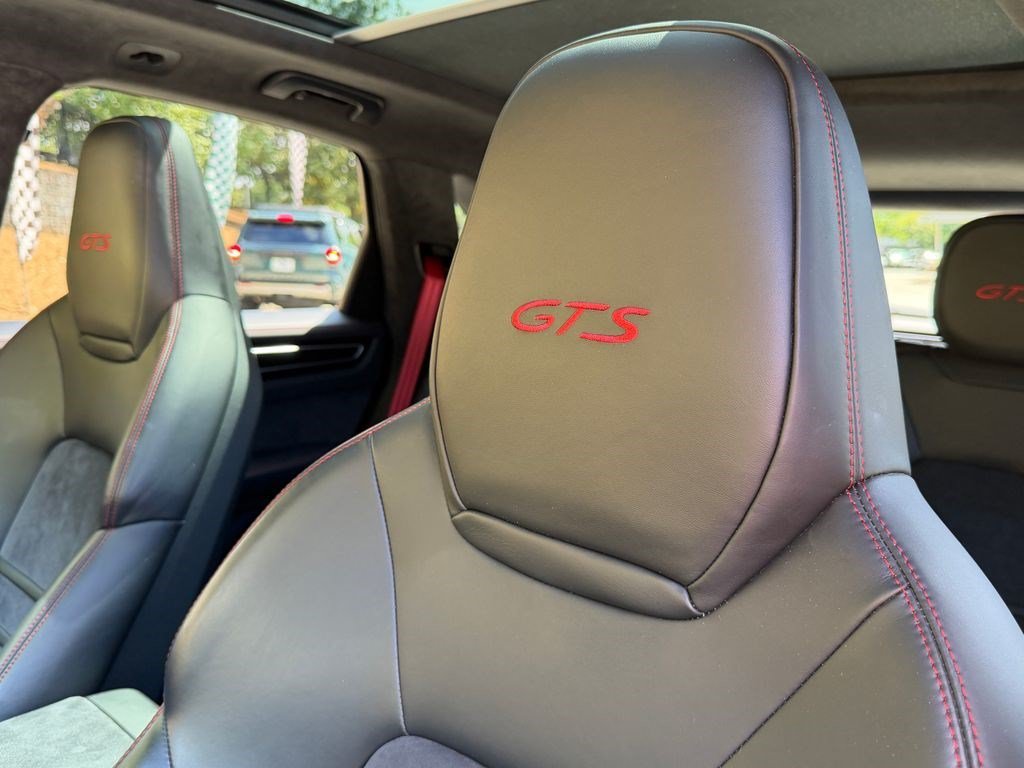 Used 2023 Porsche Cayenne GTS w/ Assistance Package AWD/4WD image 33