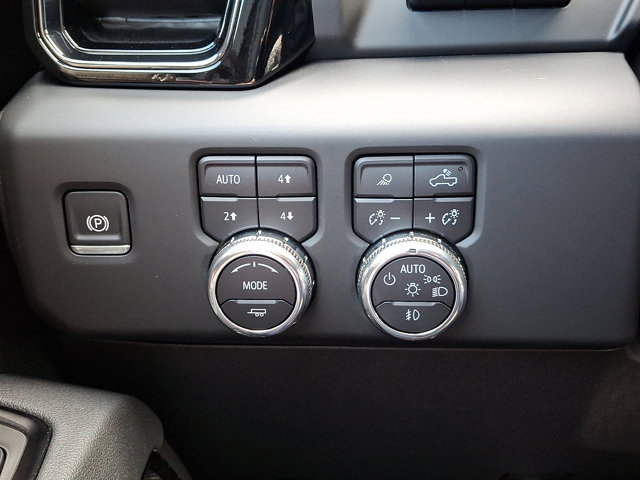 Used 2025 GMC Sierra 1500 AT4 w/ Technology Package AWD/4WD image 26