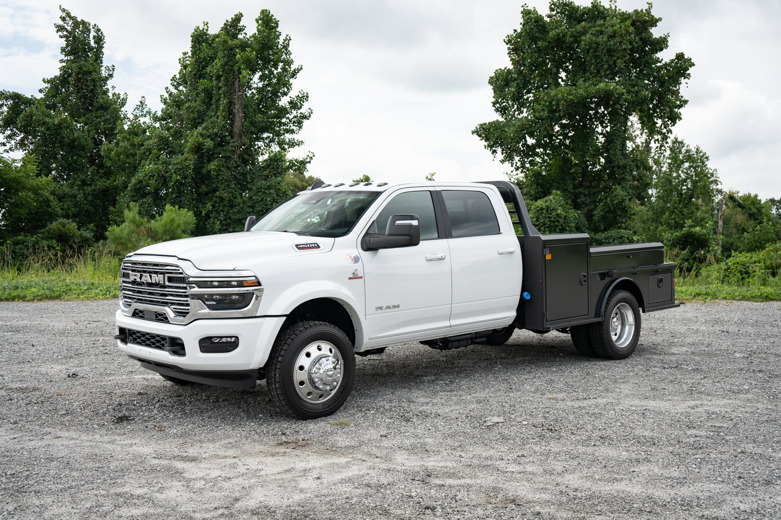 New 2026 RAM 4500 4x4 Crew Cab DRW w/ Laramie Trim Package image 10