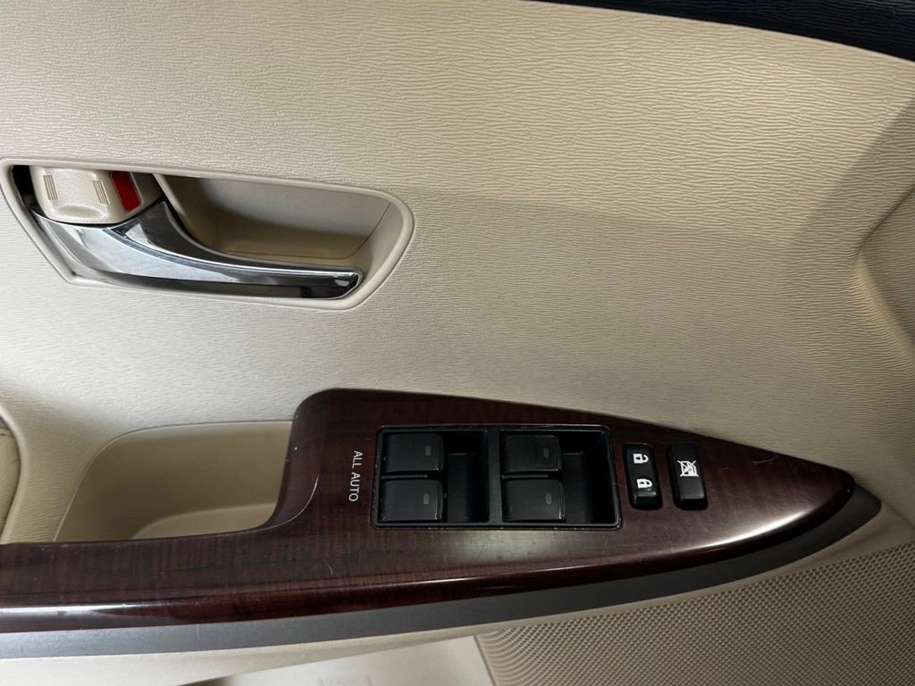 Used 2010 Toyota Venza FWD image 12