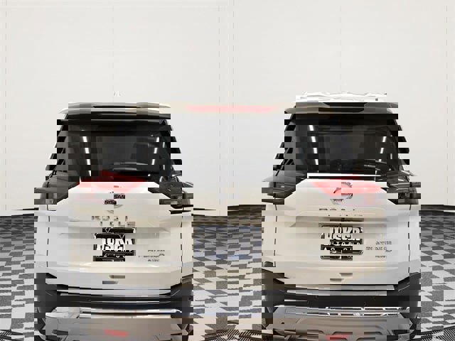 Used 2021 Nissan Rogue Platinum image 7