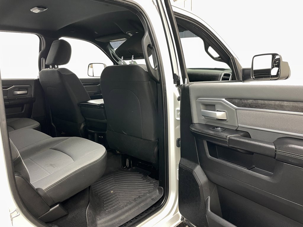 Used 2022 RAM 3500 Big Horn image 39