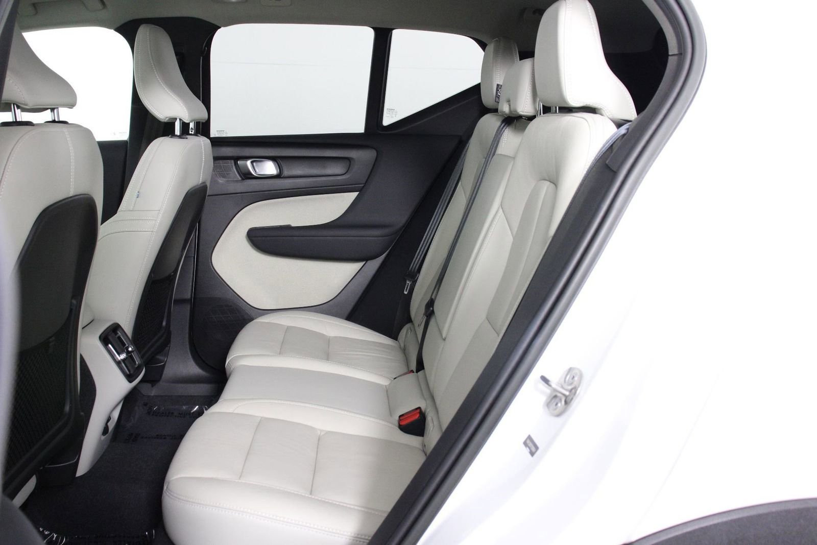 Used 2023 Volvo XC40 B5 Ultimate w/ Protection Package Premier AWD/4WD image 32