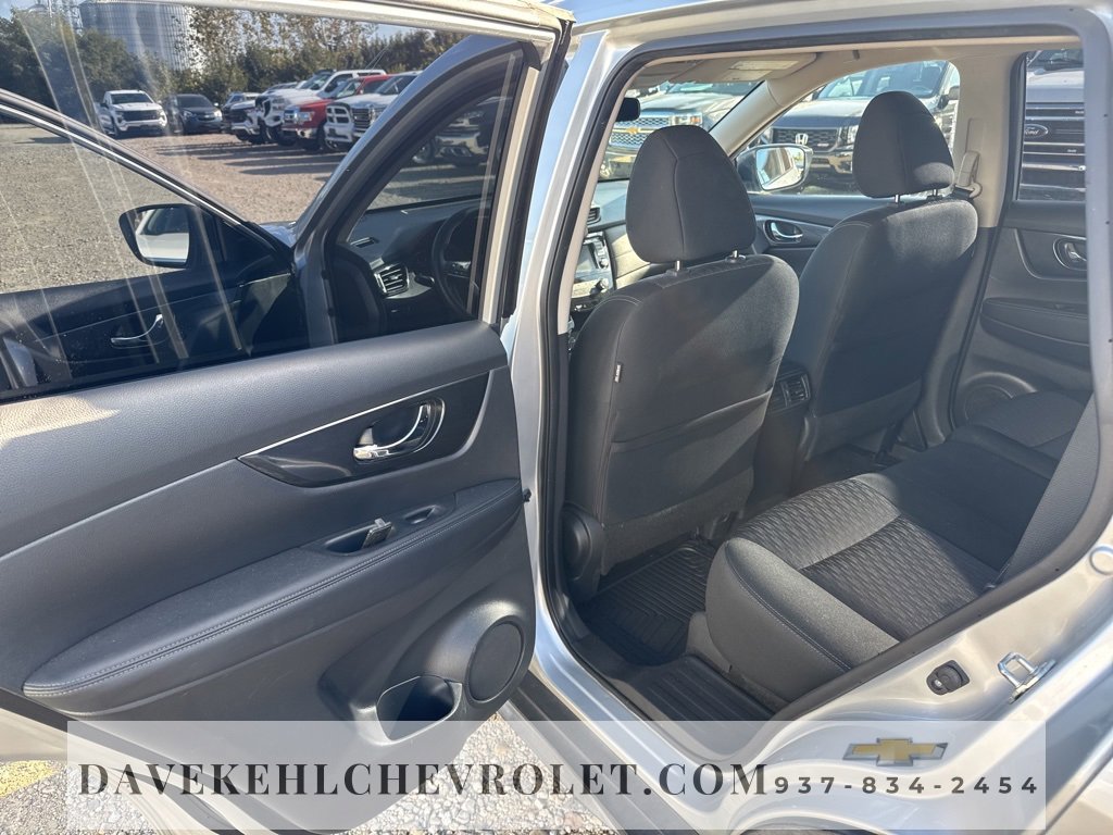Used 2018 Nissan Rogue S image 18