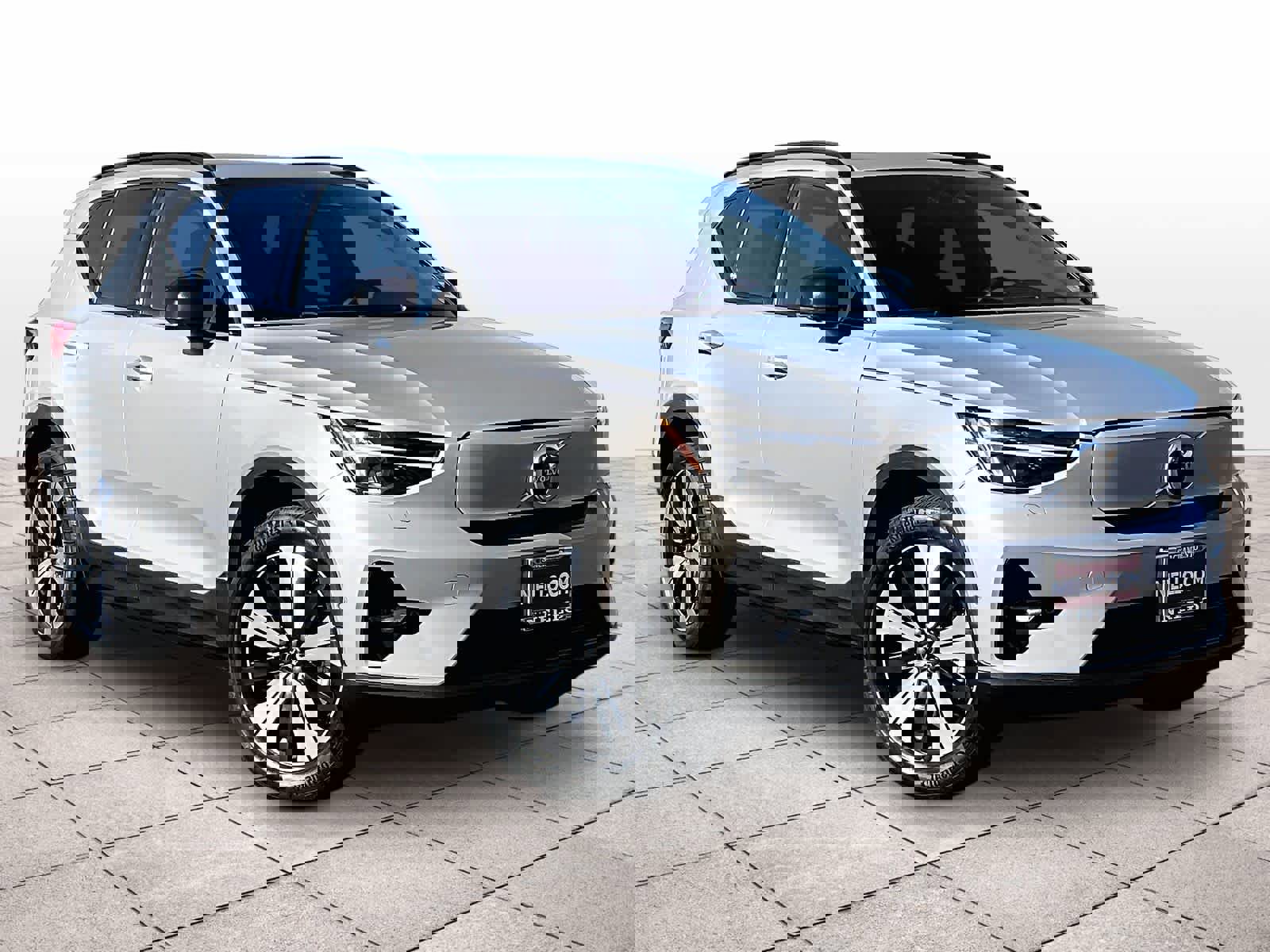 Used 2023 Volvo XC40 Recharge Plus image 2