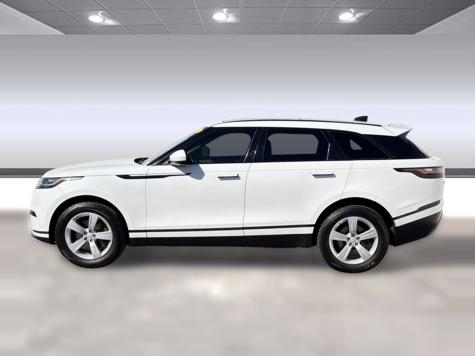 Used 2018 Land Rover Range Rover Velar S image 2