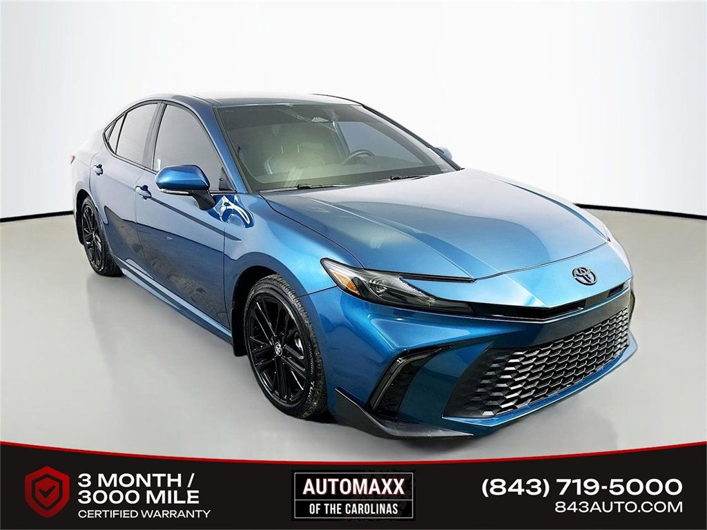 Used 2025 Toyota Camry SE image 1