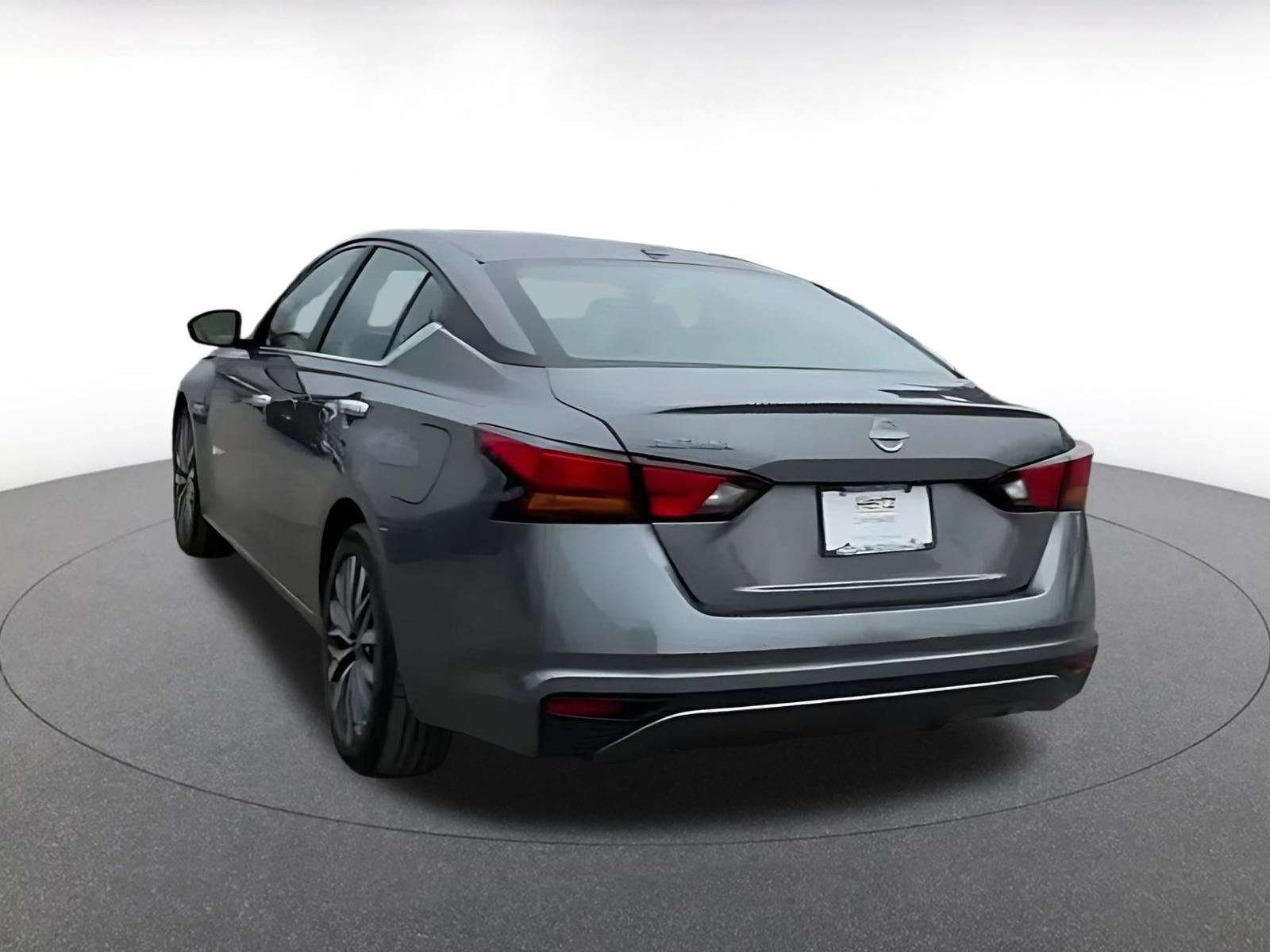 Used 2025 Nissan Altima 2.5 SV image 11