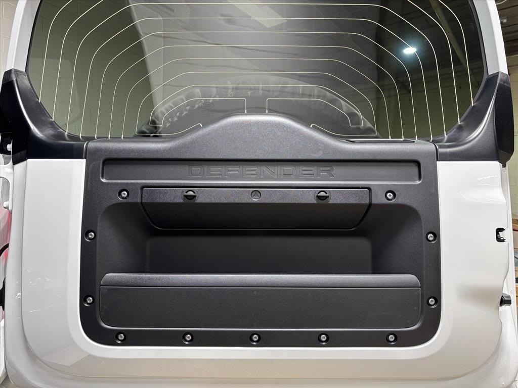 New 2026 Land Rover Defender 130 X-Dynamic SE image 47