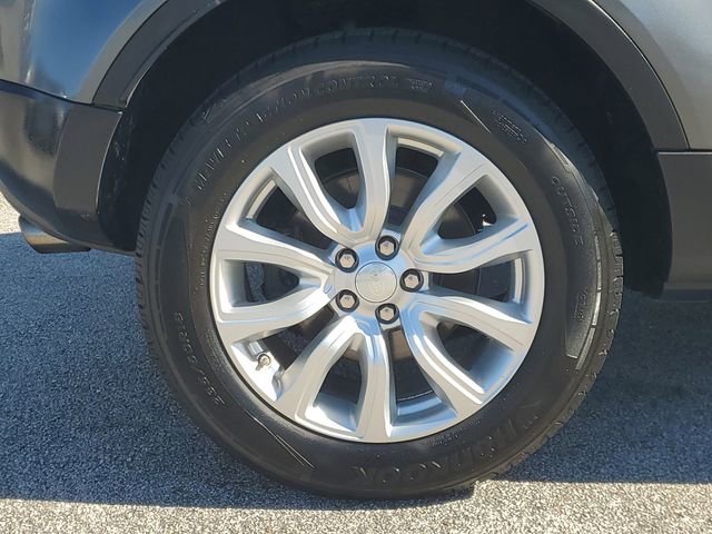 Used 2019 Land Rover Range Rover Evoque SE image 6