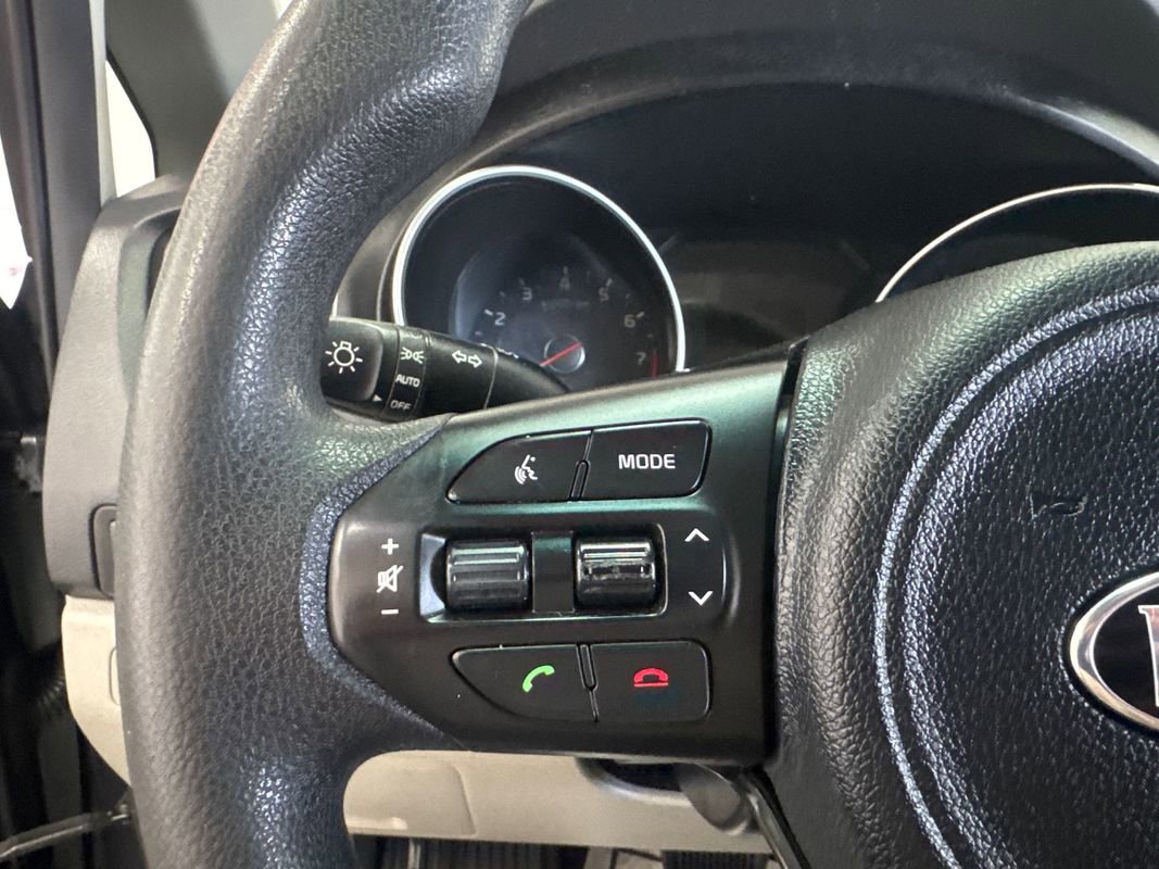 Used 2015 Kia Sedona LX w/ LX Convenience Package image 12