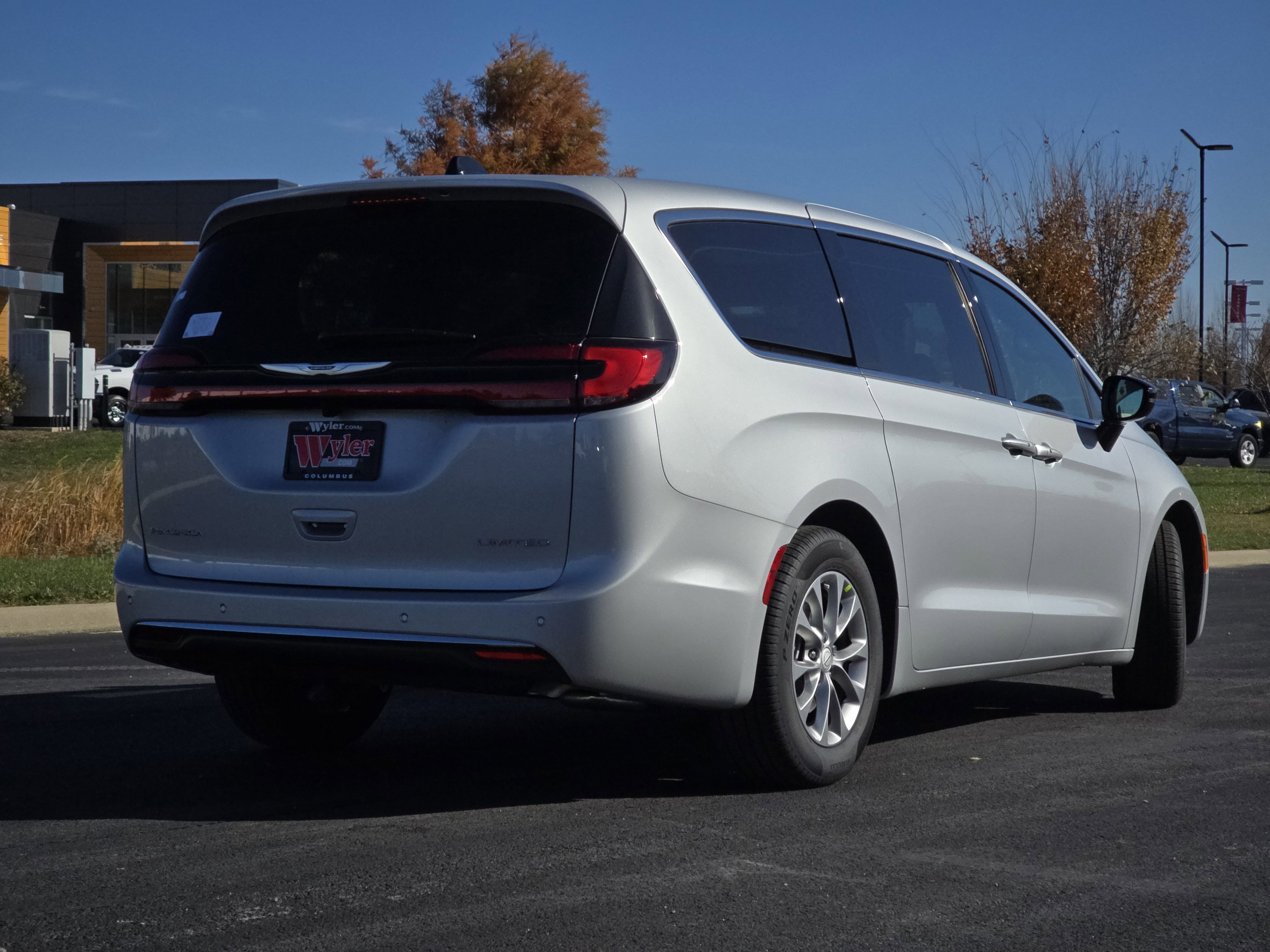 New 2026 Chrysler Pacifica Limited image 17
