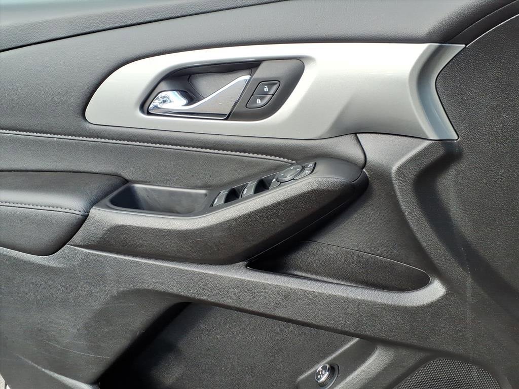 Used 2022 Chevrolet Traverse LT image 16