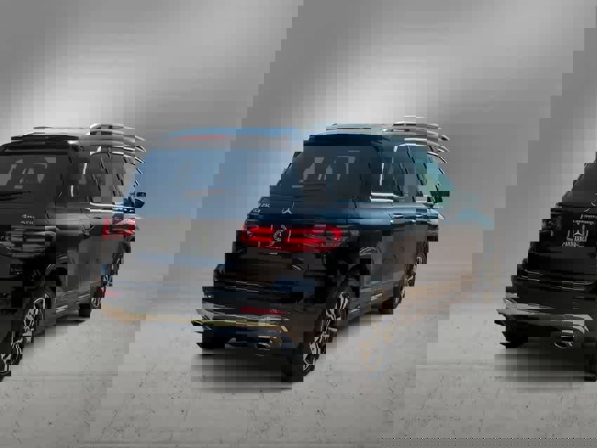 Used 2025 Mercedes-Benz GLB 250 4MATIC image 8