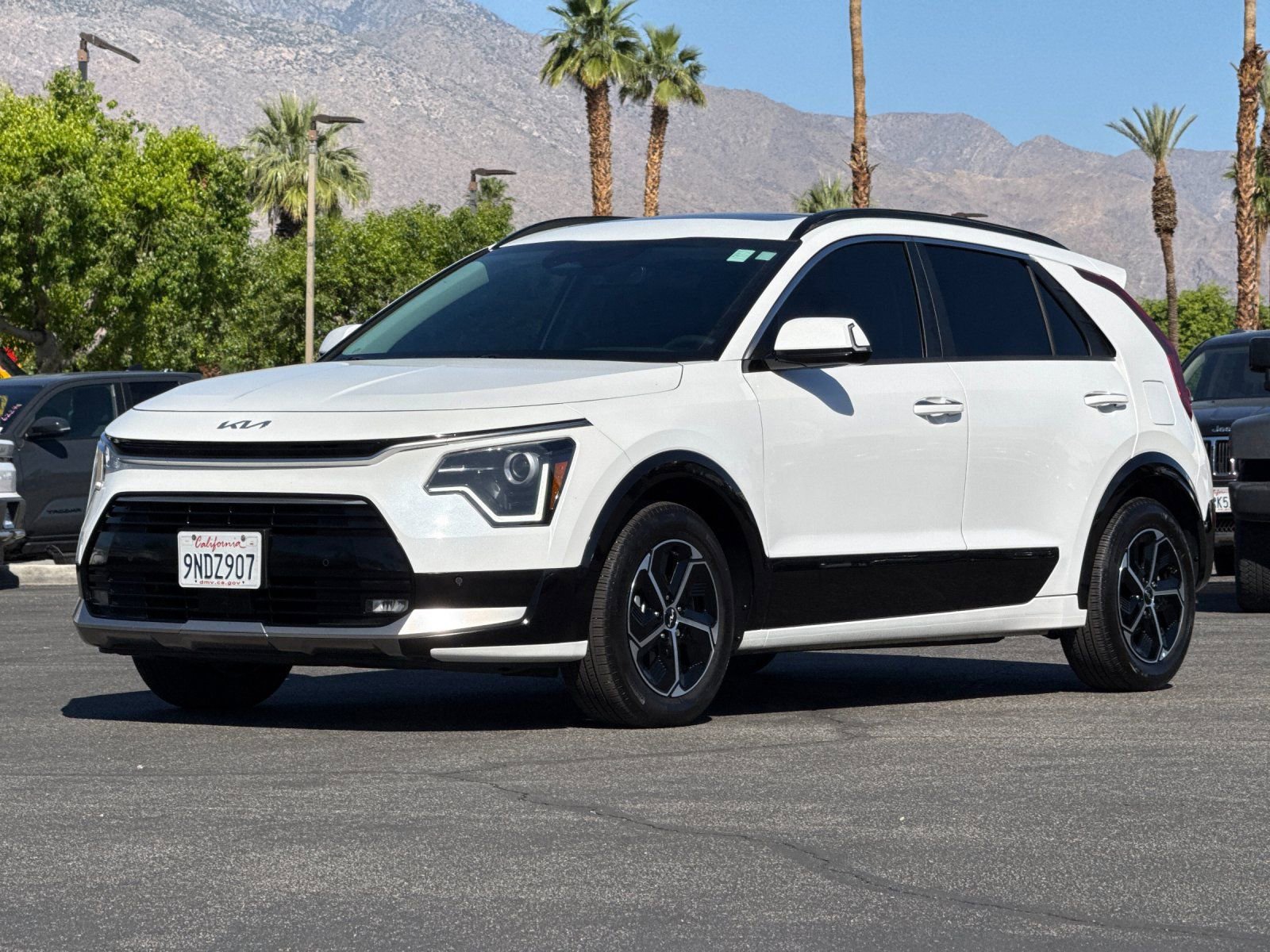 Used 2024 Kia Niro SX image 7