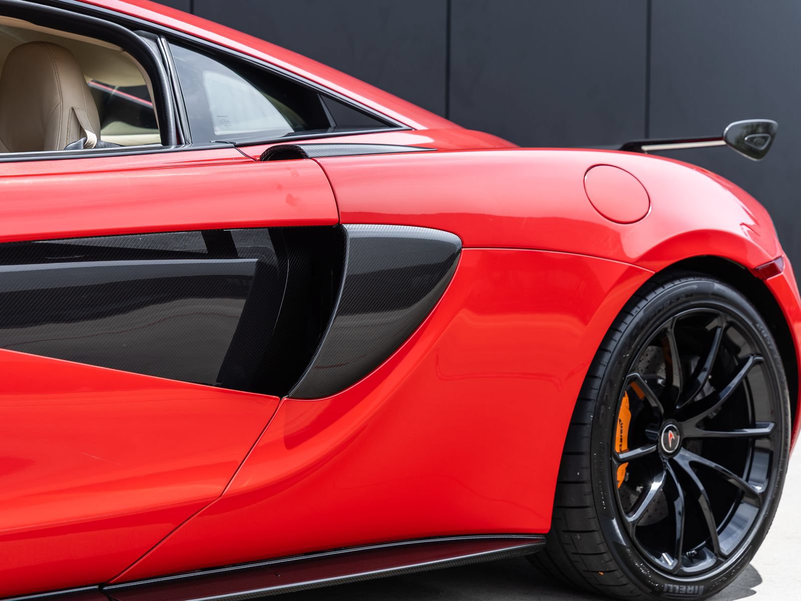 Used 2016 McLaren 570S Coupe RWD image 21