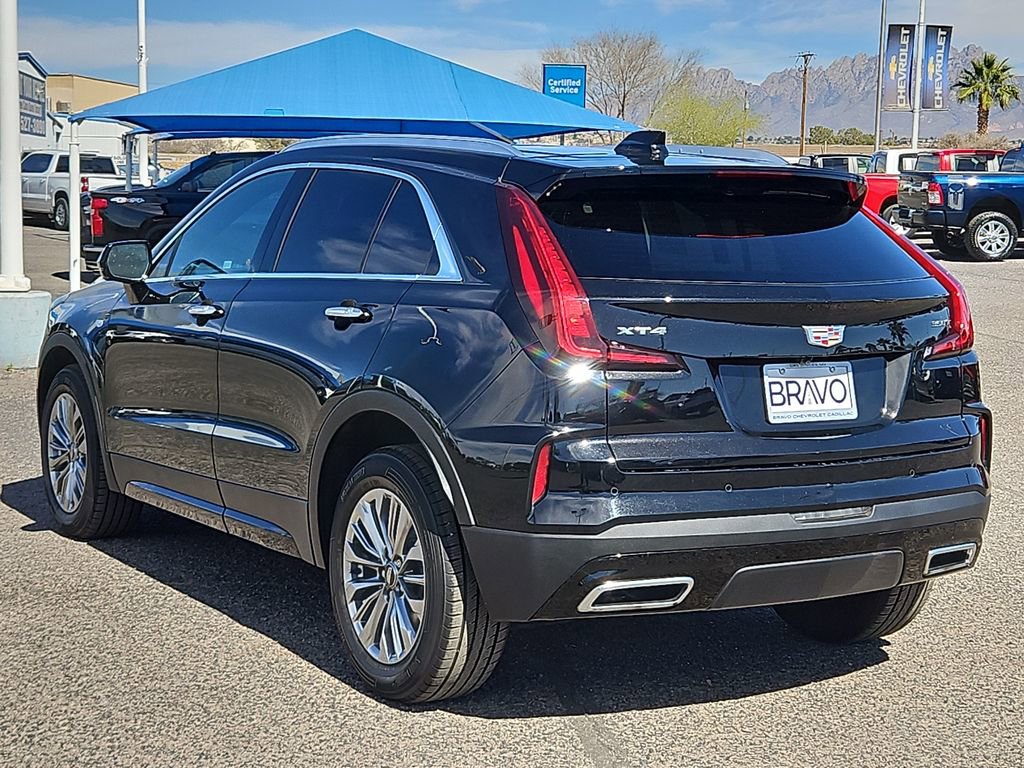 Used 2025 Cadillac XT4 Premium Luxury image 3
