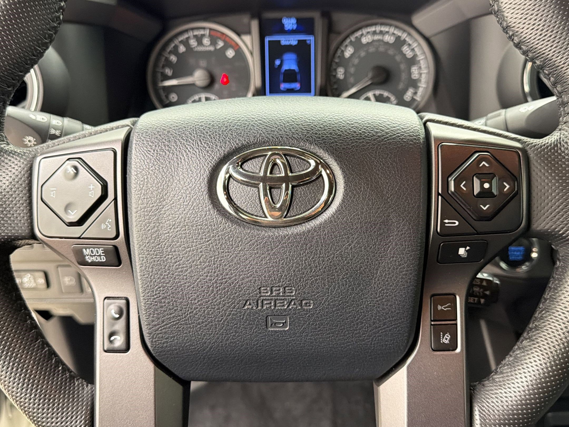 Used 2020 Toyota Tacoma TRD Off-Road w/ Technology Package AWD/4WD image 16
