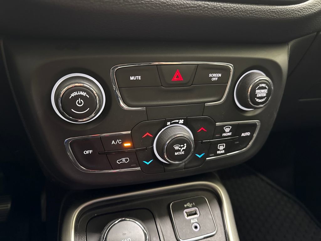 Used 2020 Jeep Compass Latitude w/ Cold Weather Group AWD/4WD image 20