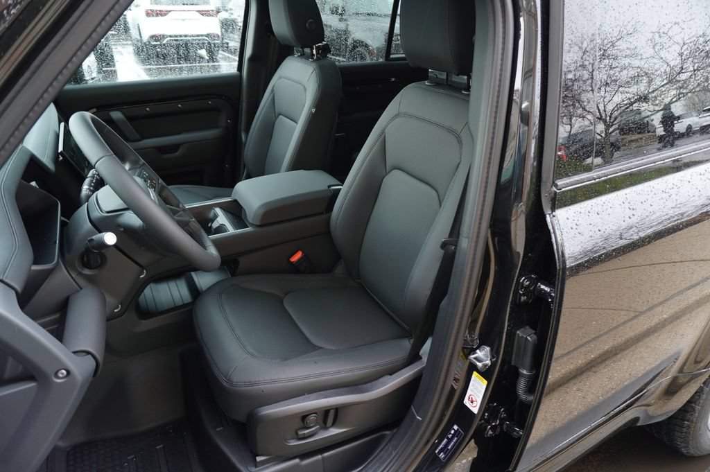 Certified 2026 Land Rover Defender 110 X-Dynamic SE AWD/4WD image 13