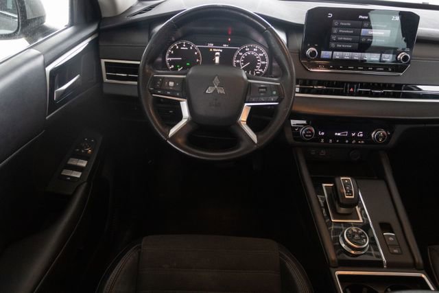 Used 2023 Mitsubishi Outlander SE image 25