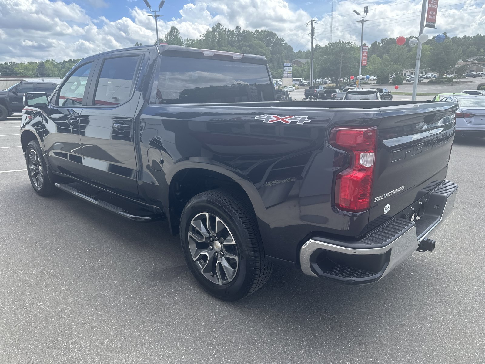 Used 2023 Chevrolet Silverado 1500 LT AWD/4WD image 7