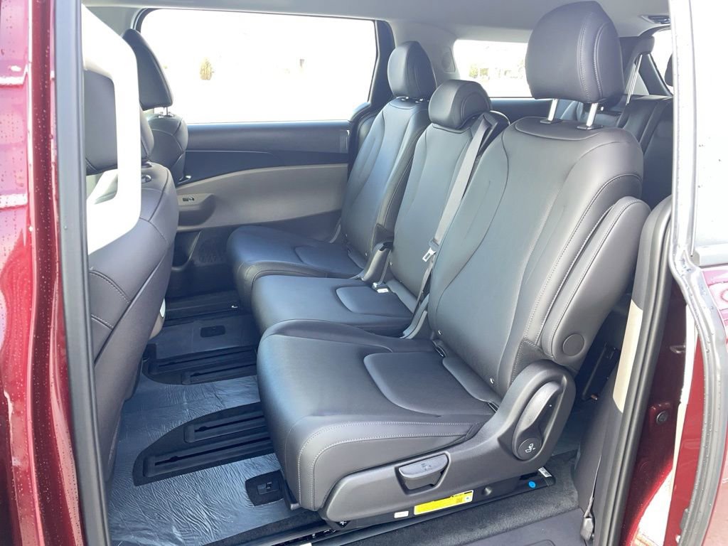 New 2026 Kia Carnival LXS FWD image 10