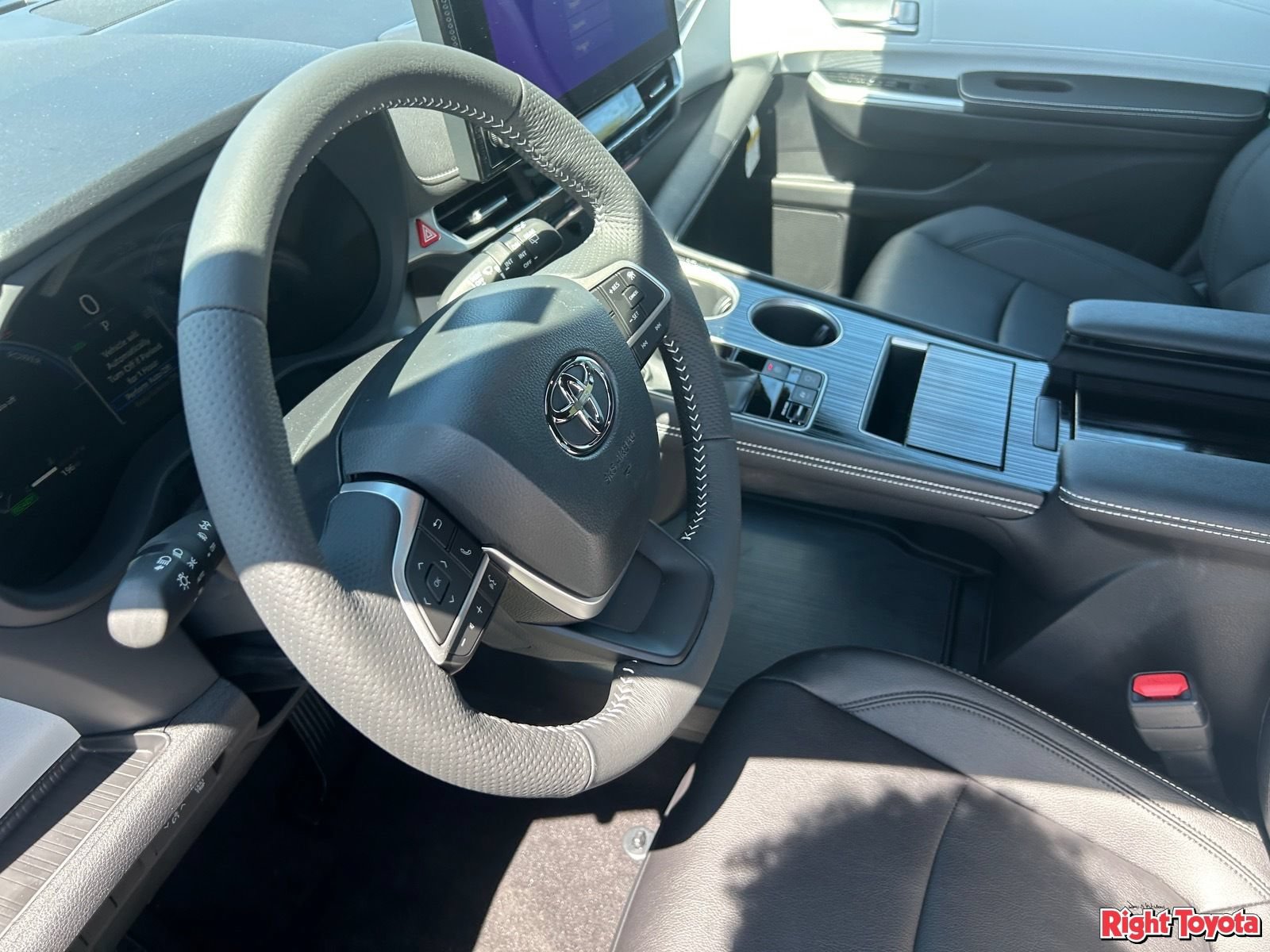 New 2026 Toyota Sienna XSE AWD/4WD image 17
