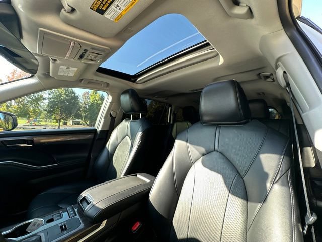 Used 2021 Toyota Highlander Limited AWD/4WD image 12