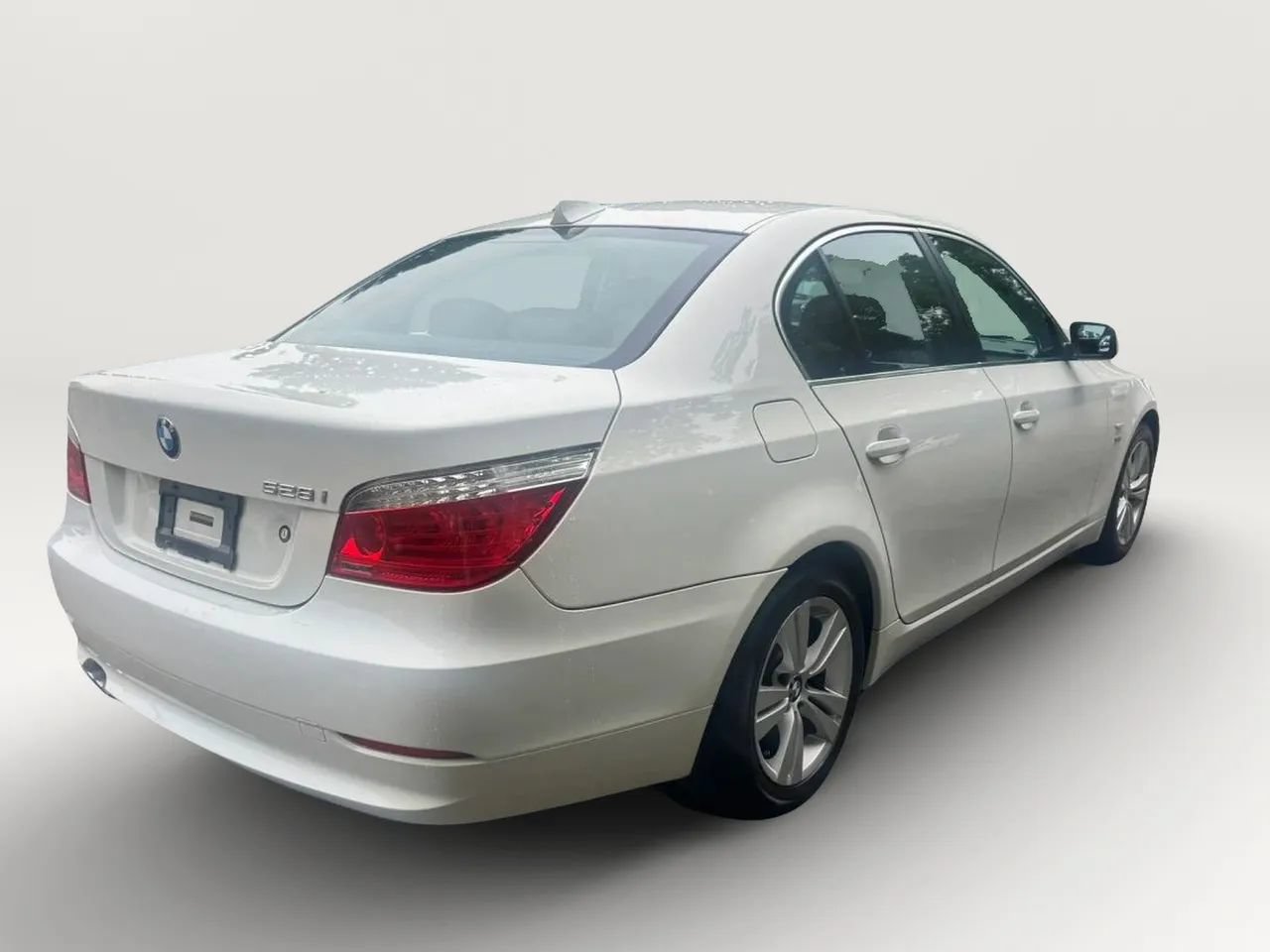 Used 2010 BMW 528i xDrive Sedan AWD/4WD image 6