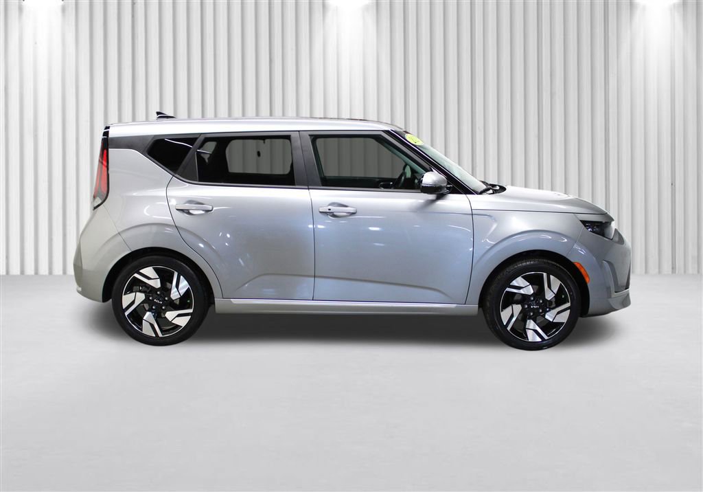 Used 2023 Kia Soul GT-Line FWD image 2
