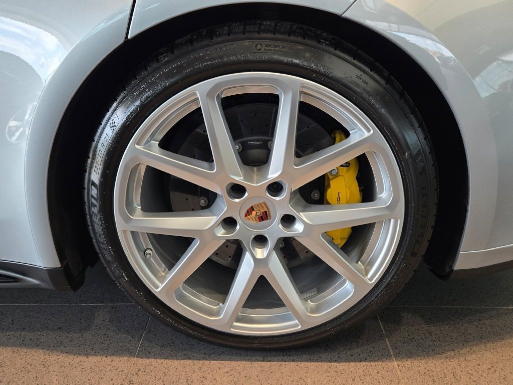 Certified 2025 Porsche Panamera GTS image 29