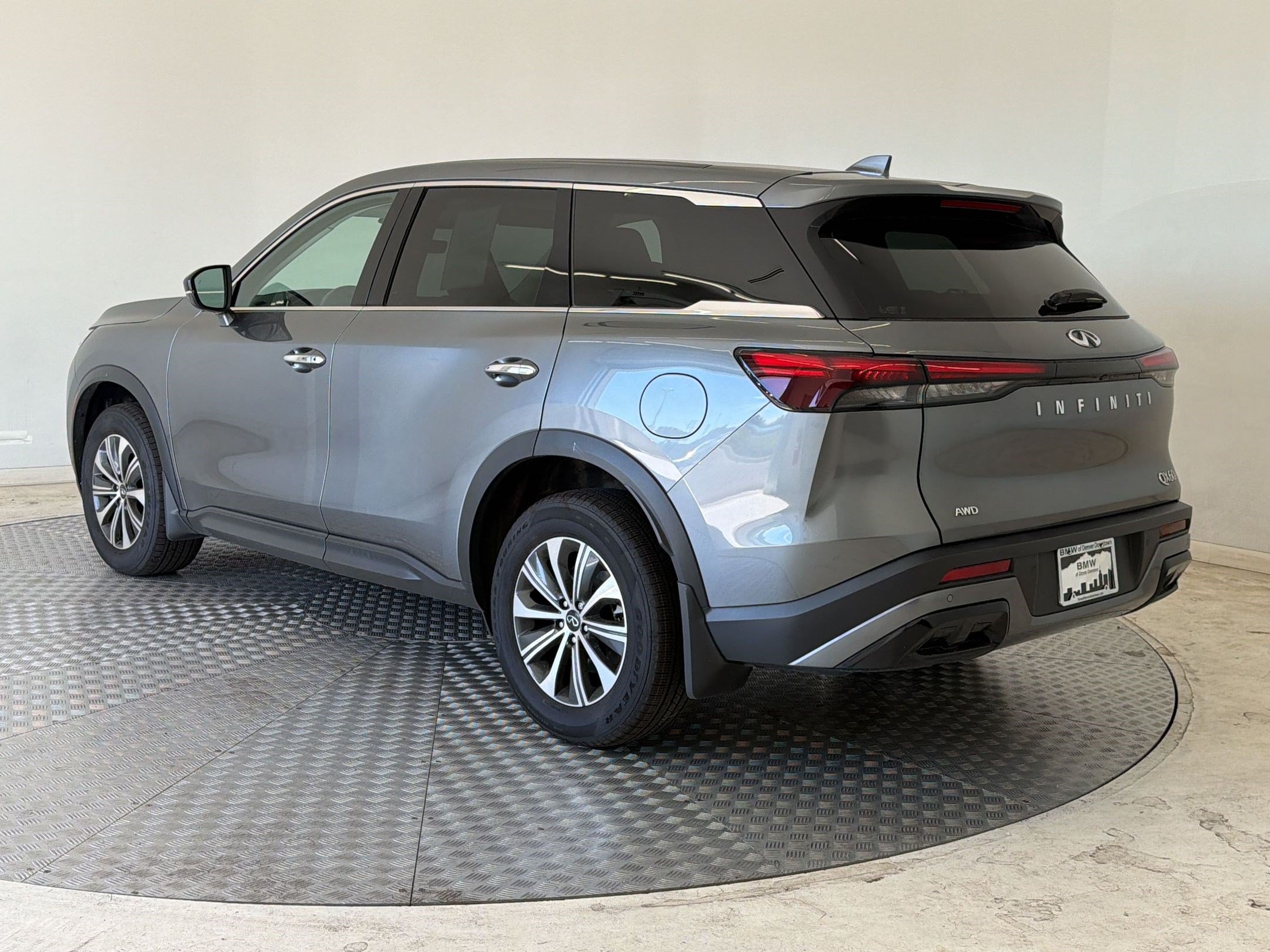 Used 2023 INFINITI QX60 Pure AWD/4WD image 3