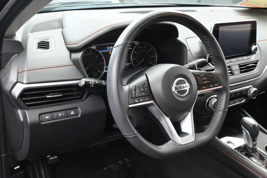 Used 2022 Nissan Altima 2.5 SR w/ Midnight Edition Package FWD image 15