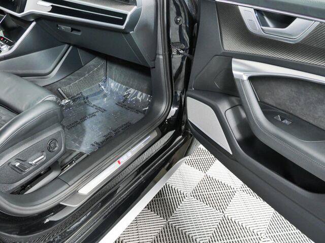 Used 2022 Audi RS 6 AWD/4WD image 27