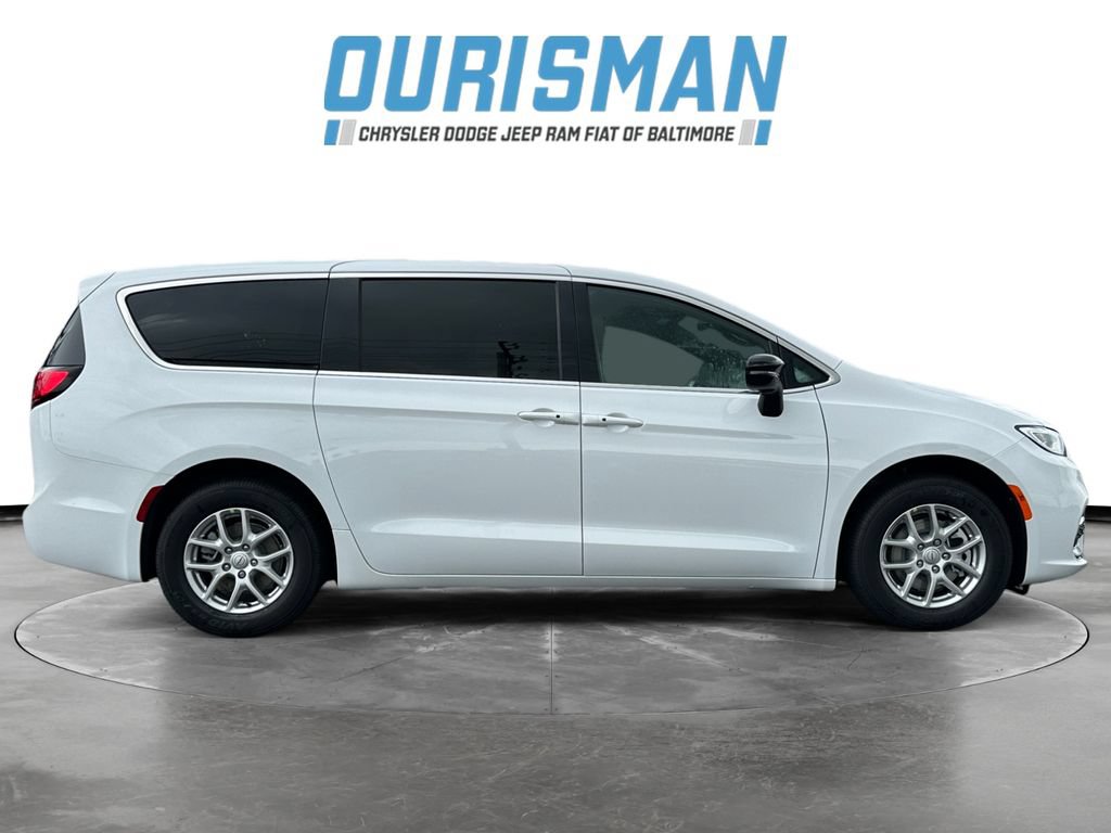 New 2025 Chrysler Pacifica Select FWD image 7