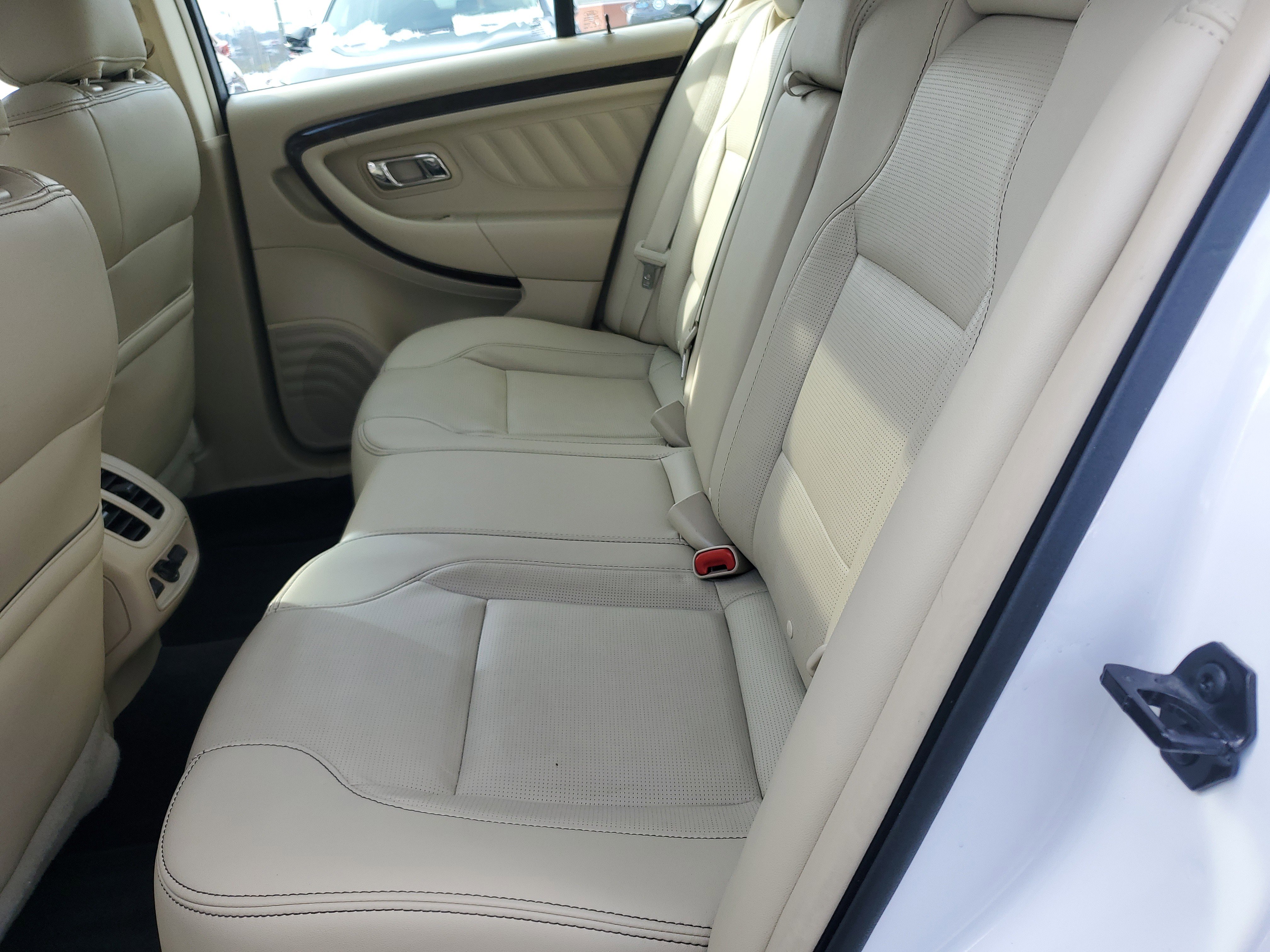 Used 2018 Ford Taurus Limited image 9