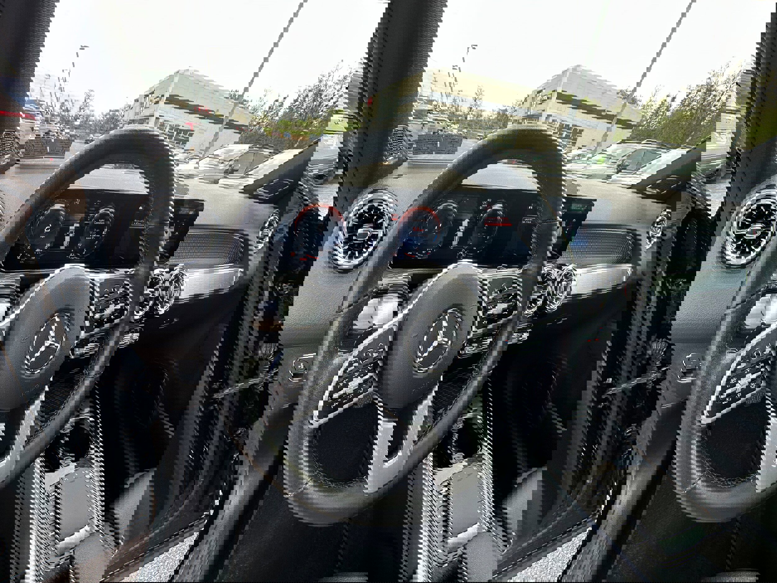 Used 2021 Mercedes-Benz GLB 250 4MATIC image 30