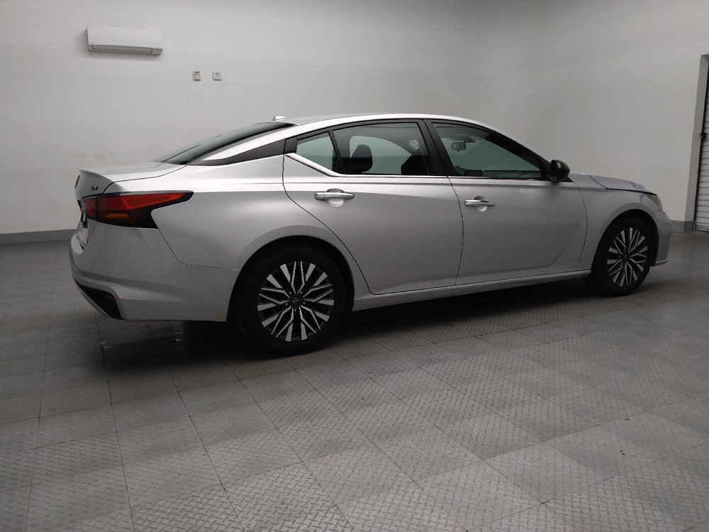 Used 2024 Nissan Altima 2.5 SV image 10